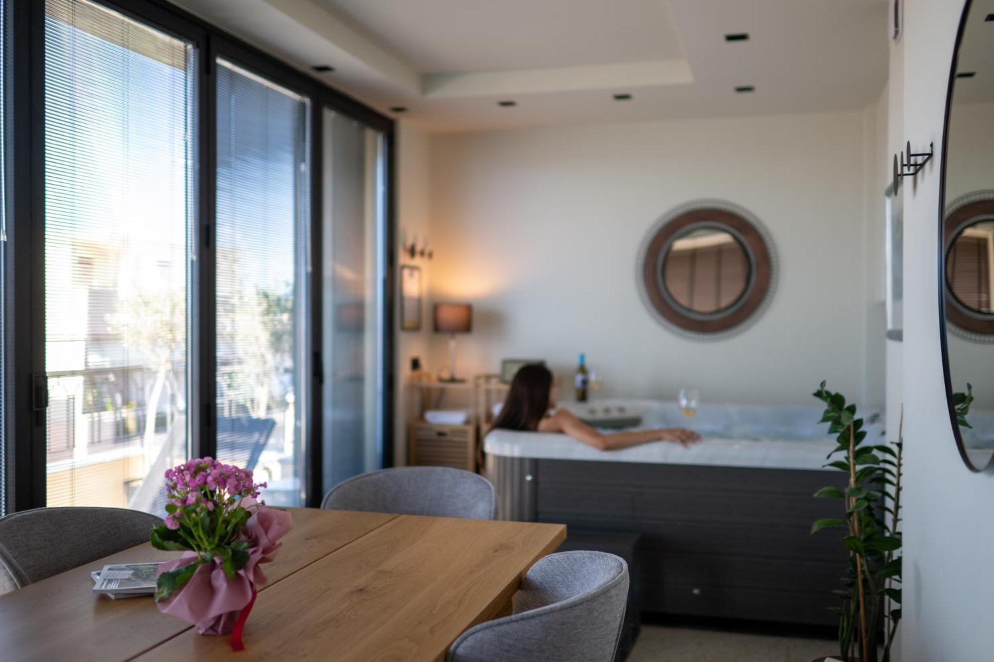 Evripidou 7 - Kalamata Mediterranean Suites Eksteriør billede