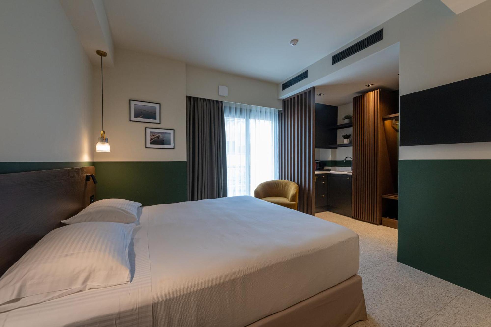 Evripidou 7 - Kalamata Mediterranean Suites Eksteriør billede