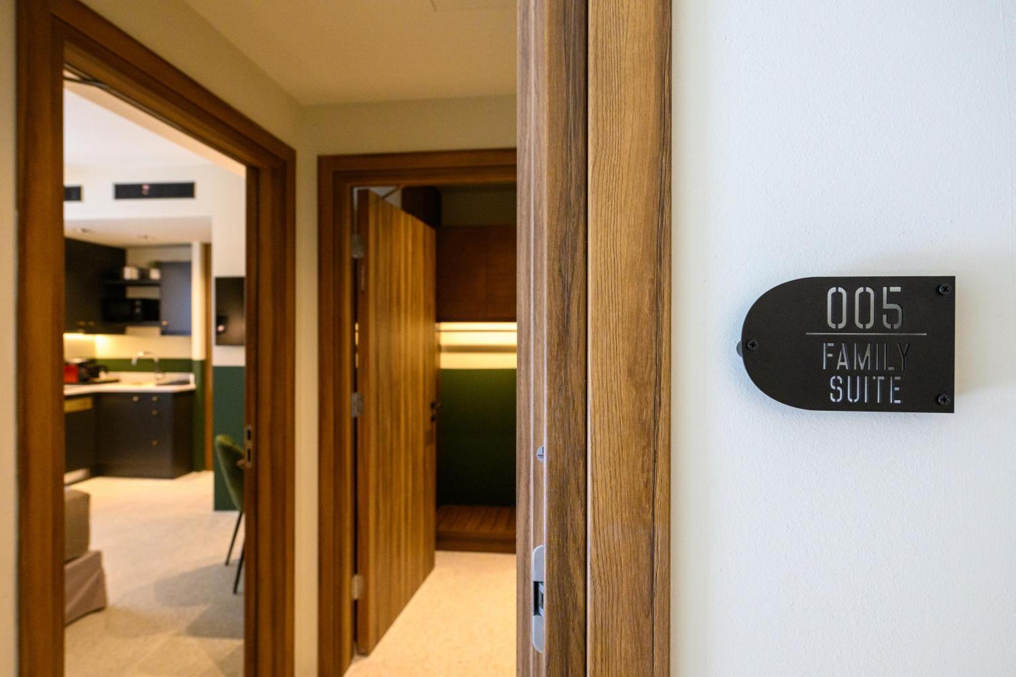 Evripidou 7 - Kalamata Mediterranean Suites Eksteriør billede