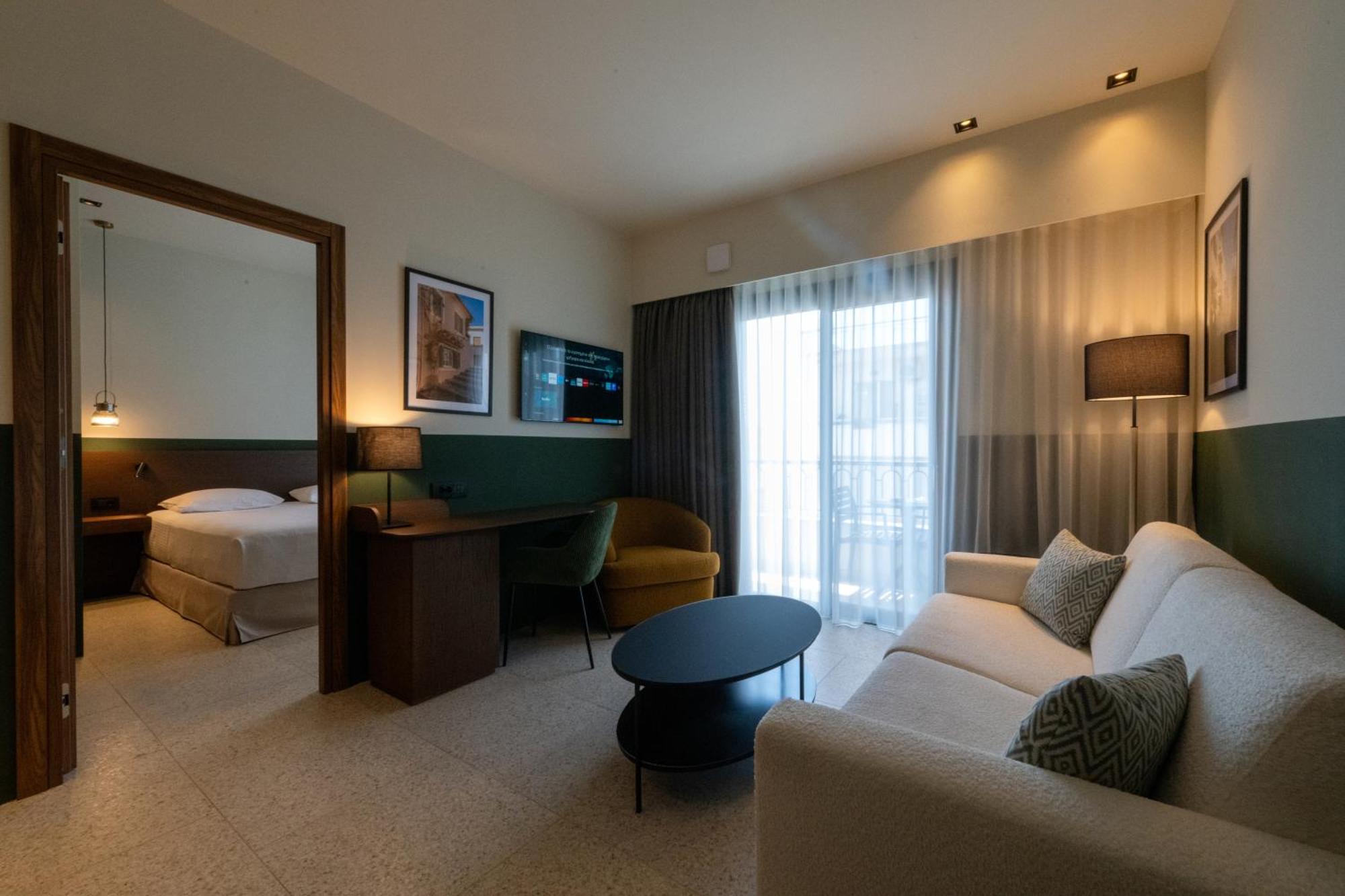 Evripidou 7 - Kalamata Mediterranean Suites Eksteriør billede
