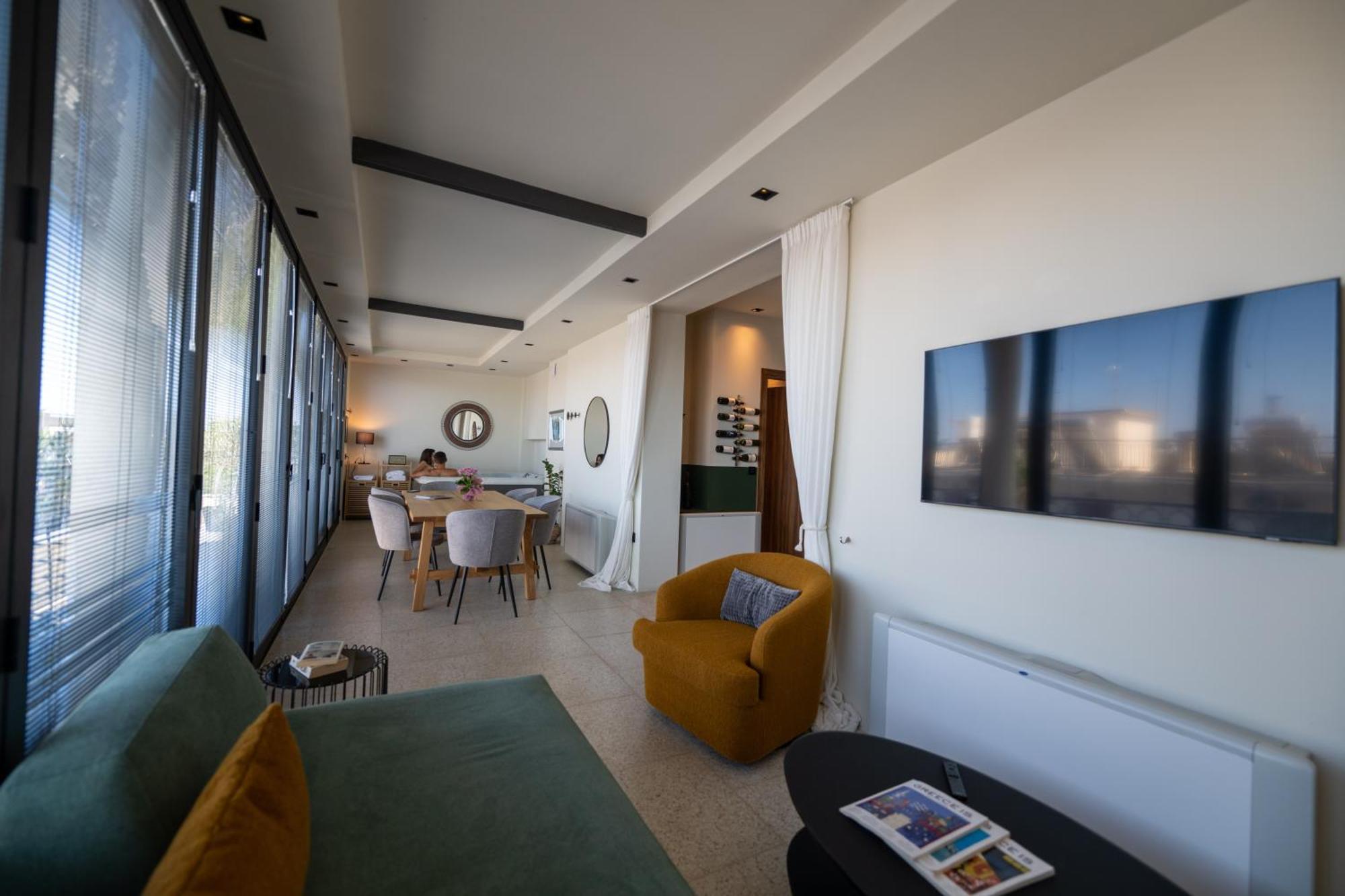 Evripidou 7 - Kalamata Mediterranean Suites Eksteriør billede